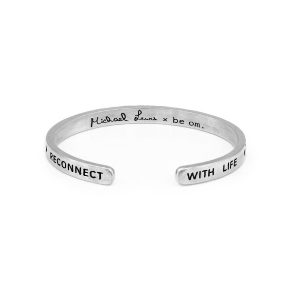 The ELEMENTS Slim engraved text silver bangle