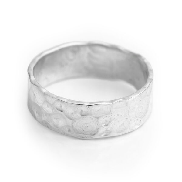SNOW WHITE classic rough stony shiny silver ring